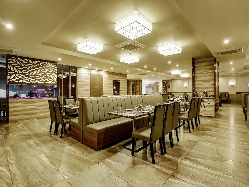 Capital O 28086 Sindhura Grand Hotel Hyderabad Exterior photo
